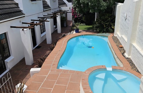 Hout Bay Villa | The Gables Hout Bay , central & safe in Hout Bay with pool , sleeps 6 to 11