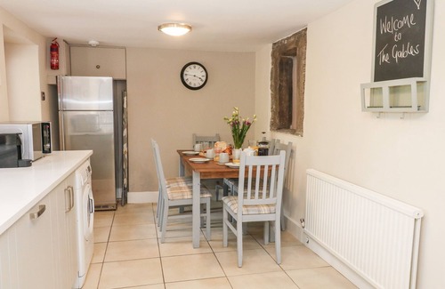 Castleton Cottage | THE GABLES, pet friendly, with hot tub in Castleton, Peak District