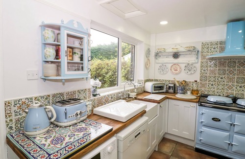 Rugby Cottage | THE GABLES, pet friendly, character holiday cottage in Rugby