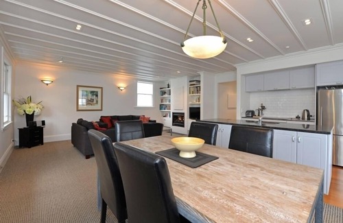 Russell Apartment | The Gables - Stunning Waterfront Apartment