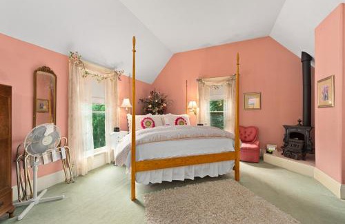Santa Rosa Bed & Breakfast | The Gables Wine Country Inn