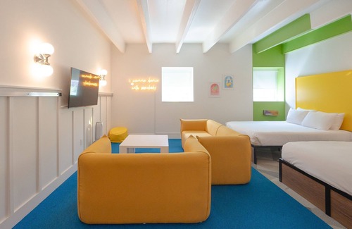 East Hill Hotel | The Gallatin 2 Queen Suite 115, Colorful Boutique Hotel!
