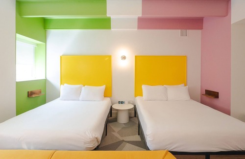 East Hill Hotel | The Gallatin 2 Queen Suite 115, Colorful Boutique Hotel!