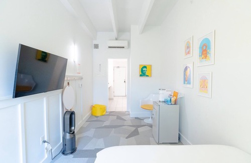 East Hill Hotel | The Gallatin 214, Colorful Boutique Hotel