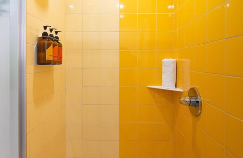 East Hill Hotel | The Gallatin 214, Colorful Boutique Hotel
