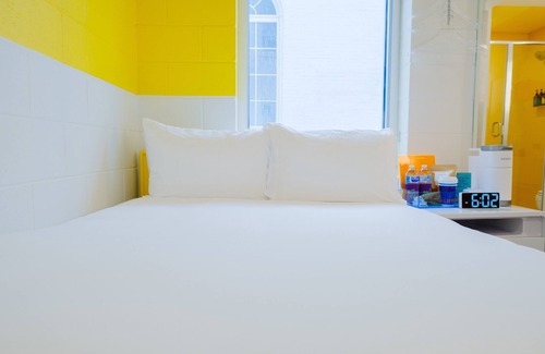 East Hill Hotel | The Gallatin 218 Cozy Full, Colorful Boutique Hotel