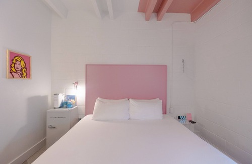 East Hill Hotel | The Gallatin 311, Colorful Boutique Hotel