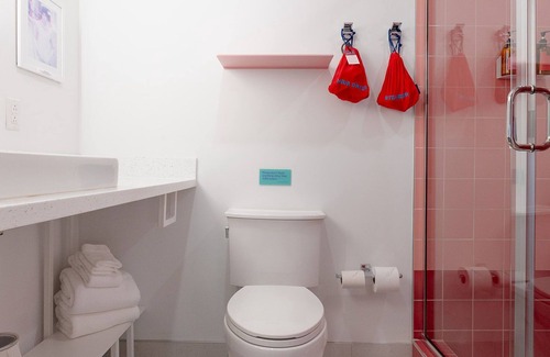 East Hill Hotel | The Gallatin 311, Colorful Boutique Hotel