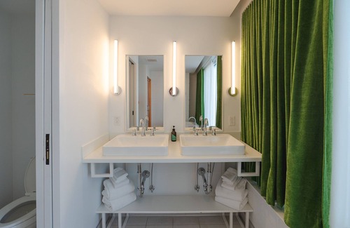 East Hill Hotel | The Gallatin 320, Colorful Boutique Hotel!