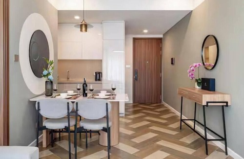 Ben Nghe Apartment | The Galleria | 1BR Near Downtown + Gym & City View