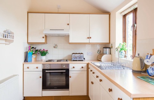 Witney House | The Gallery at King John's Barn - sleeps 4 guests in 2 bedrooms