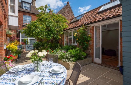 Cromer House | The Gallery Cottage