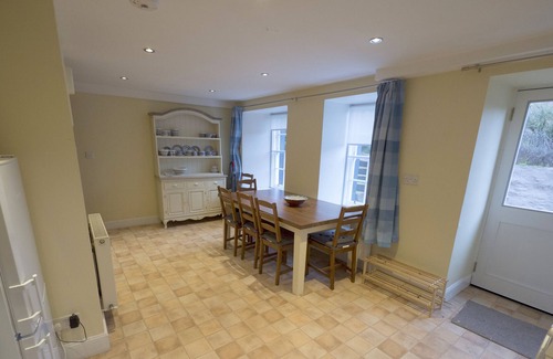 Kirriemuir Apartment | The Gallery Flat is situated in Kirriemuir town centre