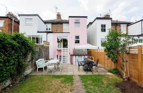 Turnham Green House | The Gallery of Colour, by Veeve
