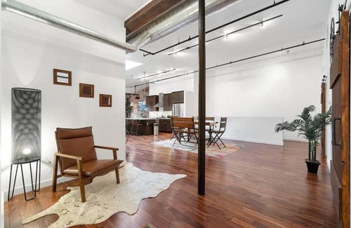Center City East House | The Gallery Suite Residence