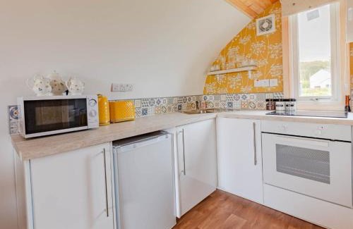 Newton Stewart Apartment | The Galloway Steading- The Bee Hive Couples Retreat with Hot Tub and Fire Pit