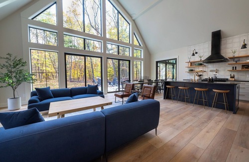 Saugatuck House | The Gambrel : Sauna : Hot Tub : Firepit : Game Room : Pets Welcome