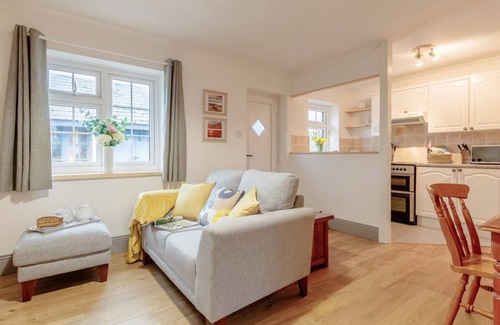 Llanrhidian Higher Cottage | The Game Cottage at Blaen Cedi Farm - New for July 2019