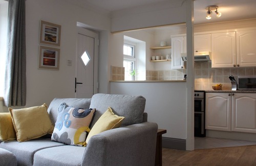 Llanrhidian Higher Cottage | The Game Cottage at Blaen Cedi Farm - New for July 2019