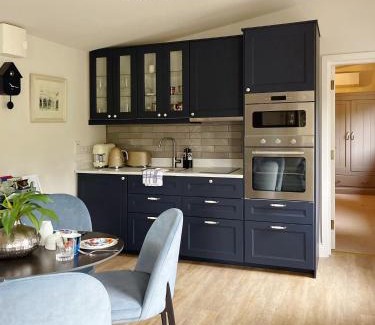 Carrigkerry House | The Gamekeepers Cabin at Glenastar Lodge NewcastleWest Limerick V42NY39