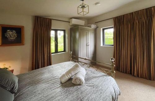 Carrigkerry House | The Gamekeepers Cabin at Glenastar Lodge NewcastleWest Limerick V42NY39