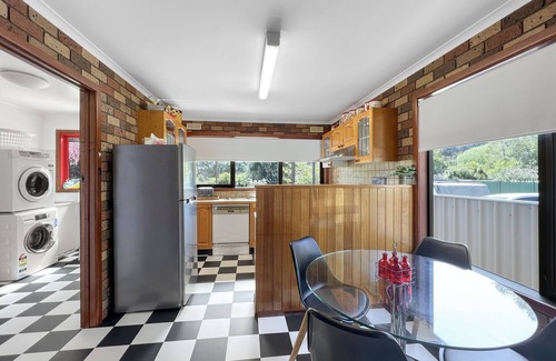 Halls Gap House | The Gap Holiday Cottage, Entertainers backyard, fire pit & fabulous views