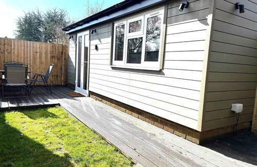 Waltham St Lawrence Cabin | The Garden Cabin. Beautiful village location with lovely walks and local pub