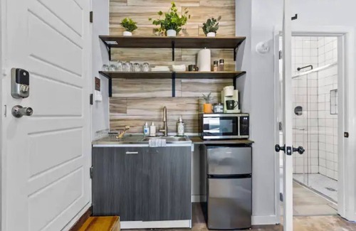 Downtown Apartment | The Garage Oasis~Walkable~Pets~Downtown~Unique!