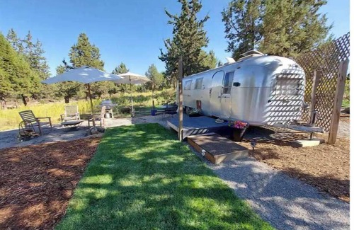 Bend House | The Garden Airstream (No cleaning fee)