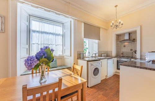 Paxton Apartment | The Garden Apartment - Uk48320