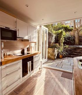 Hammersmith Broadway Apartment | The Garden Apartment