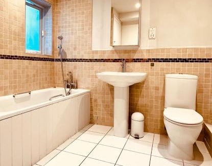 Hammersmith Broadway Apartment | The Garden Apartment