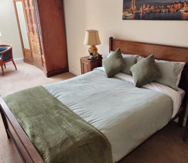 Baildon Hotel | The Garden Bar Rooms