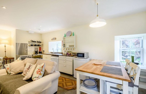 Dunblane Cottage | THE GARDEN COTTAGE, family friendly, with a garden in Dunblane