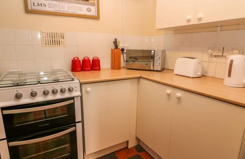 Llandefeilog Cottage | THE GARDEN COTTAGE, pet friendly, country holiday cottage in Kidwelly