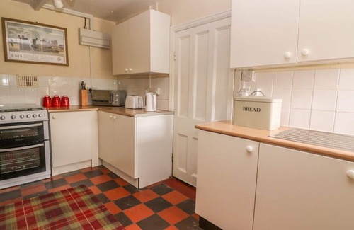 Llandefeilog Cottage | THE GARDEN COTTAGE, pet friendly, country holiday cottage in Kidwelly