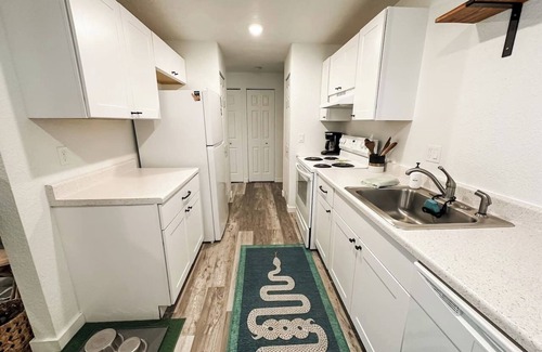 West Valley House | The Garden - Dog friendly!