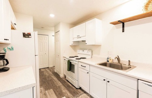 West Valley House | The Garden - Dog friendly!
