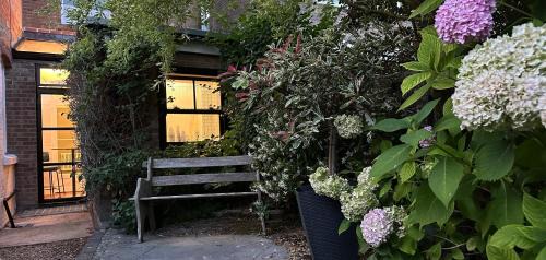 Dorchester House | The Garden Flat