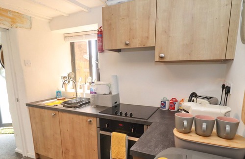 Blakeney Cottage | THE GARDEN FLAT, pet friendly, character holiday cottage in Blakeney