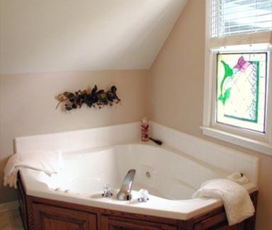 Monterey Bed & Breakfast | The Garden Inn Bed & Breakfast at Bee Rock