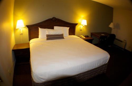 Elkhart Hotel | The Garden Inn