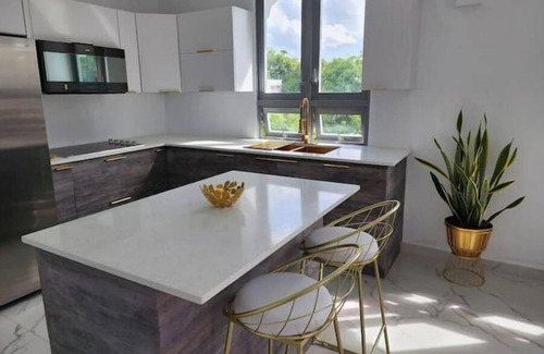 Miramar Apartment | The Garden Miramar Group House The best location ever