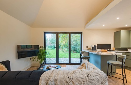 Beckley Cottage | The Garden Room - a holiday let that sleeps 2 guests in 1 bedroom