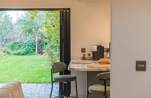 Beckley Cottage | The Garden Room - a holiday let that sleeps 2 guests in 1 bedroom