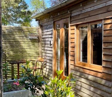 Helston Apartment | The Garden Room - Cabin on The Lizard