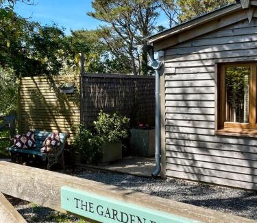 Helston Apartment | The Garden Room - Cabin on The Lizard