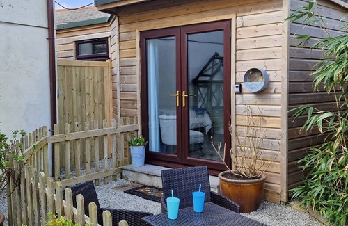 Redruth Apartment | The Garden Room Chalet