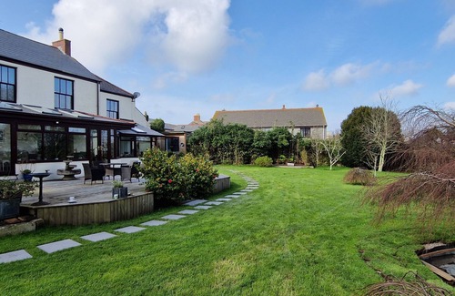 Redruth Apartment | The Garden Room Chalet