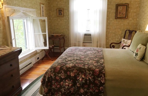 Geneseo Bed & Breakfast | The Garden Suite in this National Historic Landmark in the Village of Geneseo